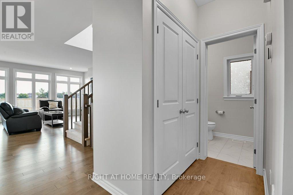 844 Snowdrop Crescent, Ottawa, Ontario  K1T 0X7 - Photo 4 - X12051947