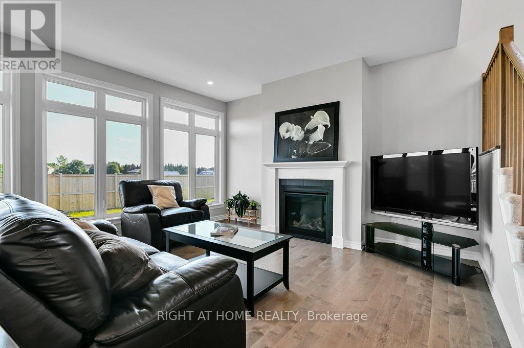 844 Snowdrop Crescent, Ottawa, Ontario  K1T 0X7 - Photo 6 - X12051947