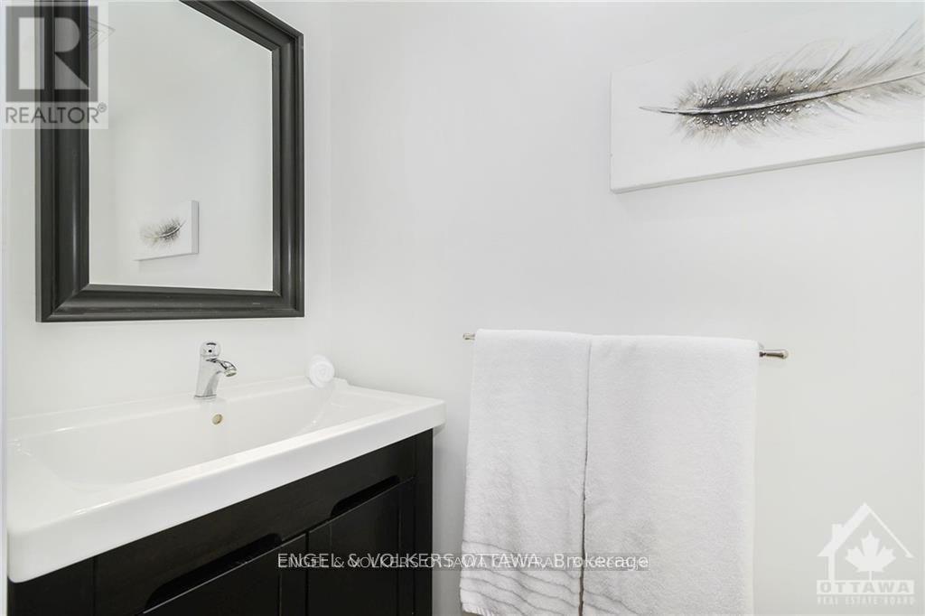 109 Montauk, Ottawa, Ontario  K2C 2B4 - Photo 20 - X12075242