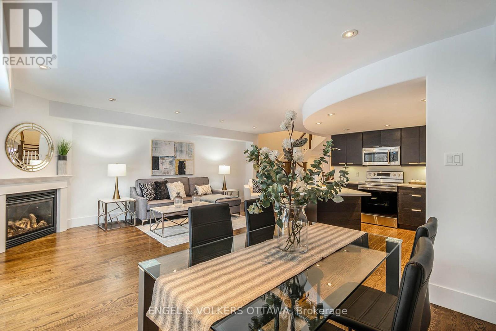 109 Montauk, Ottawa, Ontario  K2C 2B4 - Photo 8 - X12075242