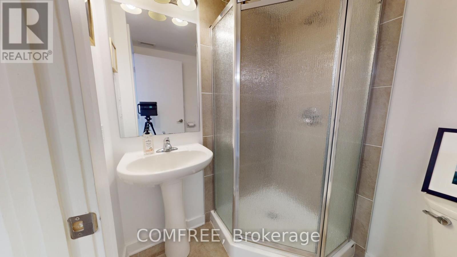 409 - 456 King Edward Avenue, Ottawa, Ontario  K1N 0B4 - Photo 10 - X12100439
