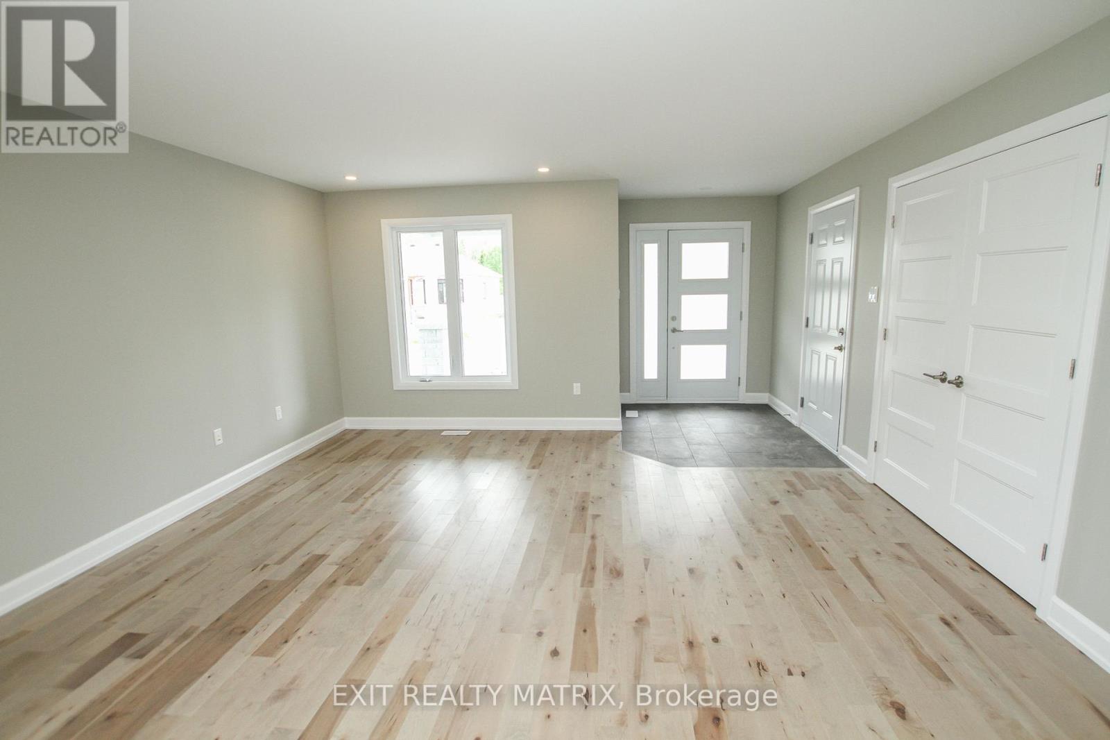 1401 Caroline Court, Cornwall, Ontario  K6J 0C5 - Photo 3 - X12168434