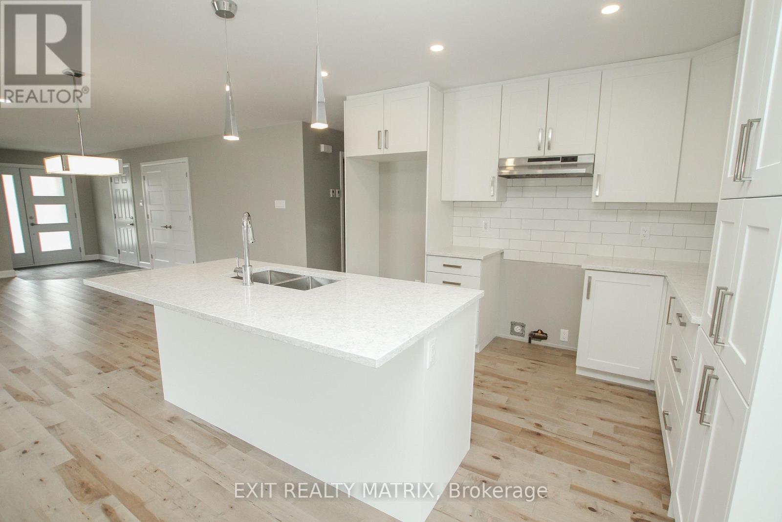 1401 Caroline Court, Cornwall, Ontario  K6J 0C5 - Photo 9 - X12168434