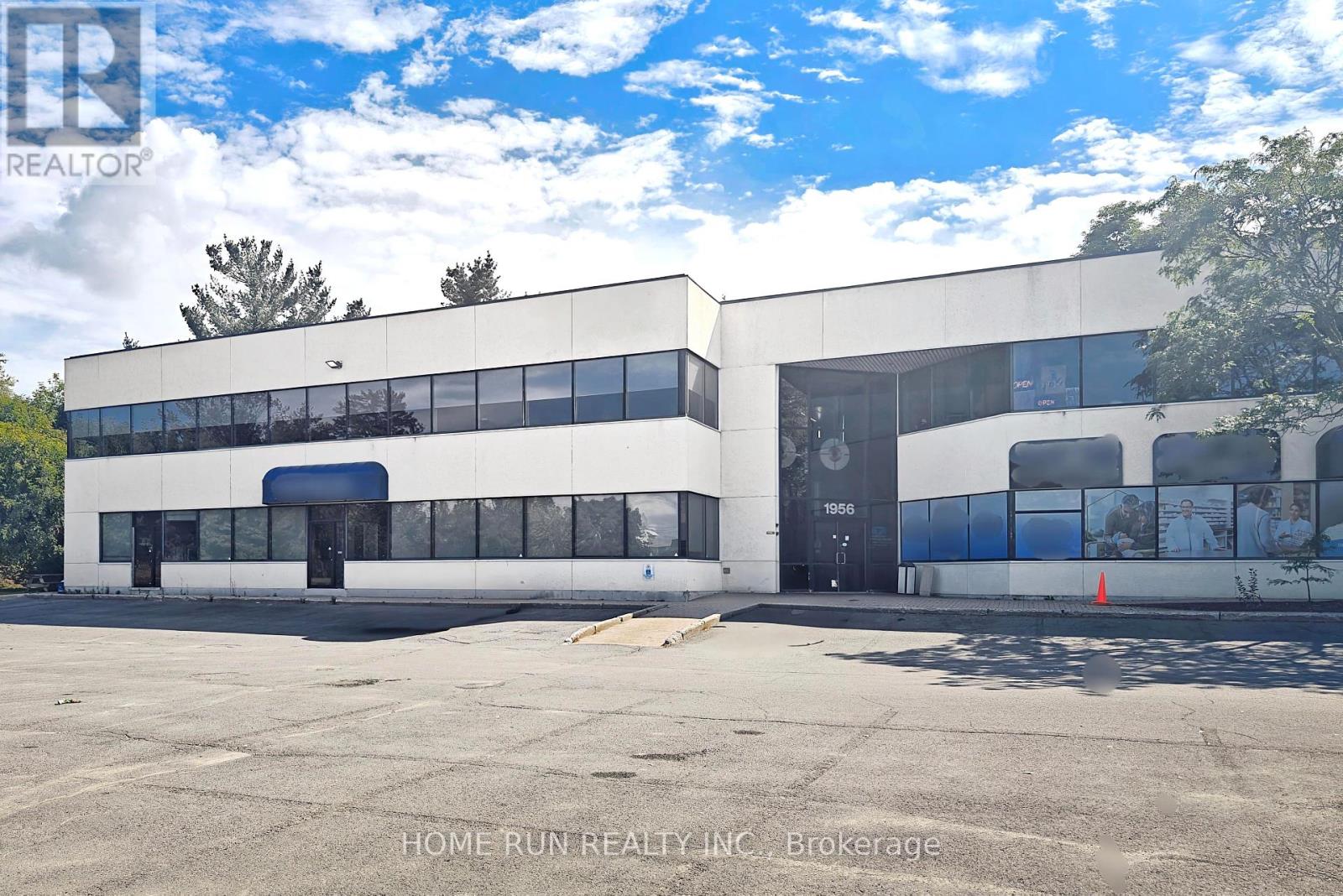 216 - 1956 Robertson Road, Ottawa, Ontario  K2H 5B9 - Photo 1 - X12174899