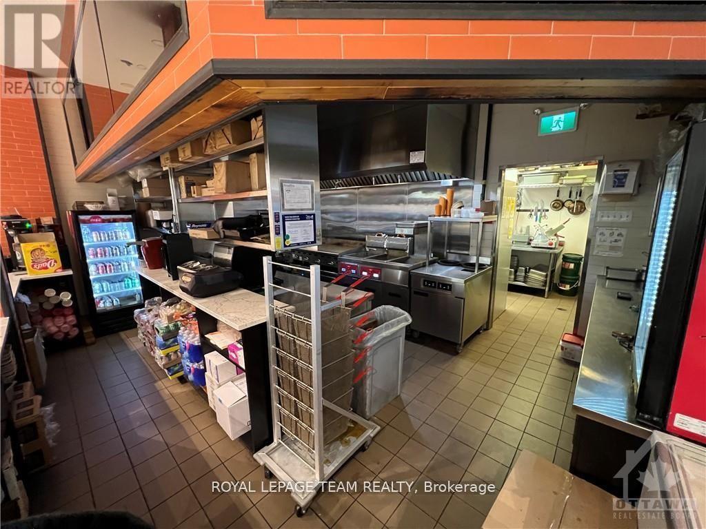 611 - 1200 St Laurent Boulevard, Ottawa, Ontario  K1K 3B8 - Photo 4 - X12189704