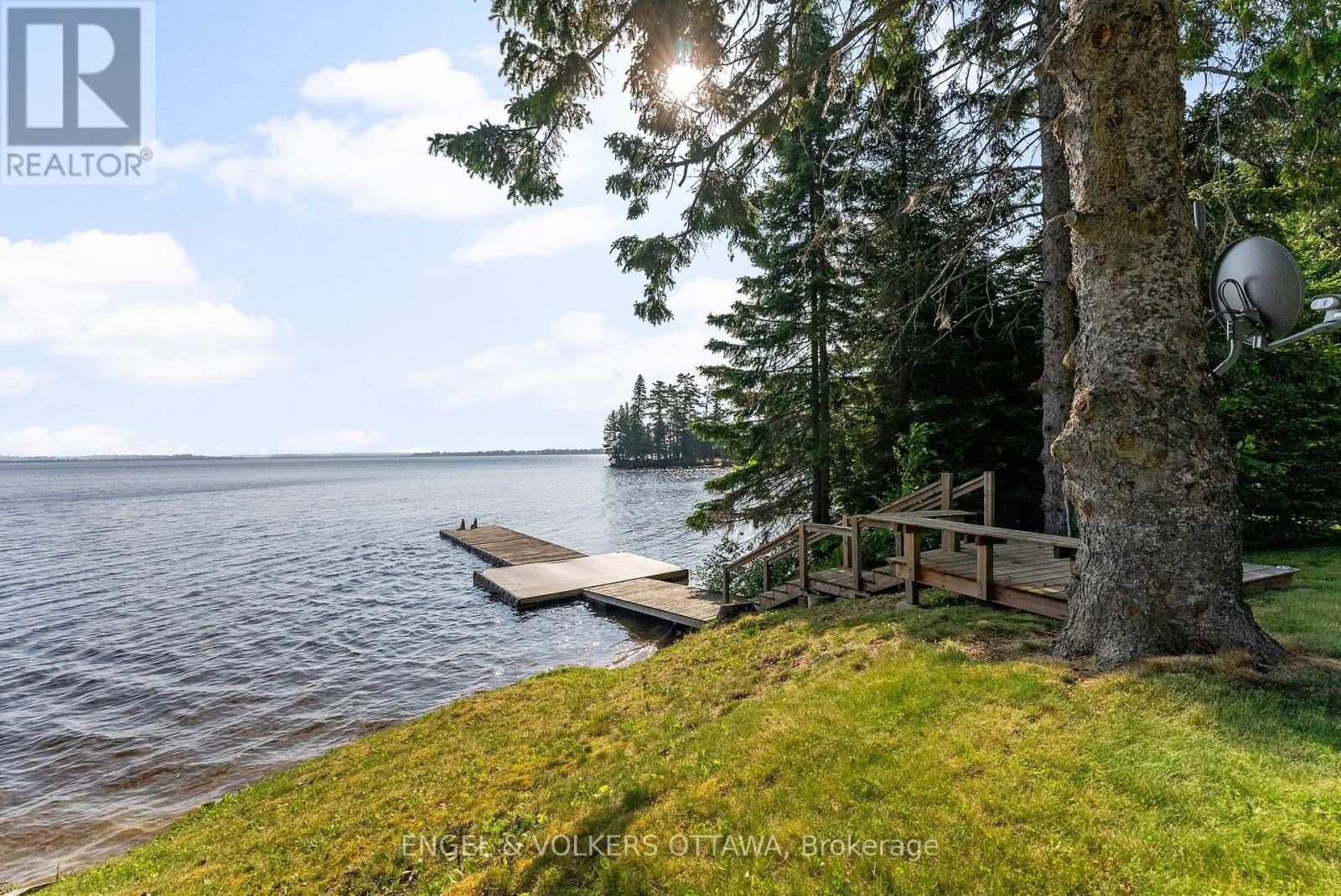 541 Morglan Lane, Greater Madawaska, Ontario  K0J 1H0 - Photo 7 - X12230603
