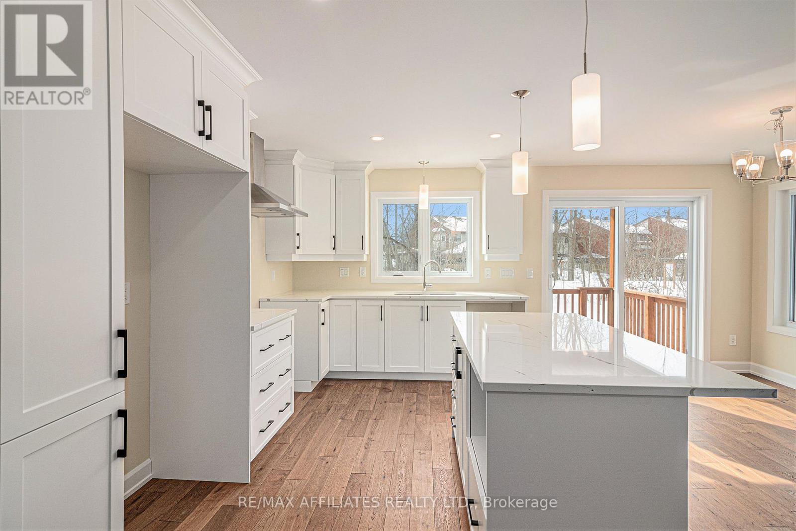 361 Voyageur Place, Russell, Ontario  K0A 1W0 - Photo 7 - X12245060