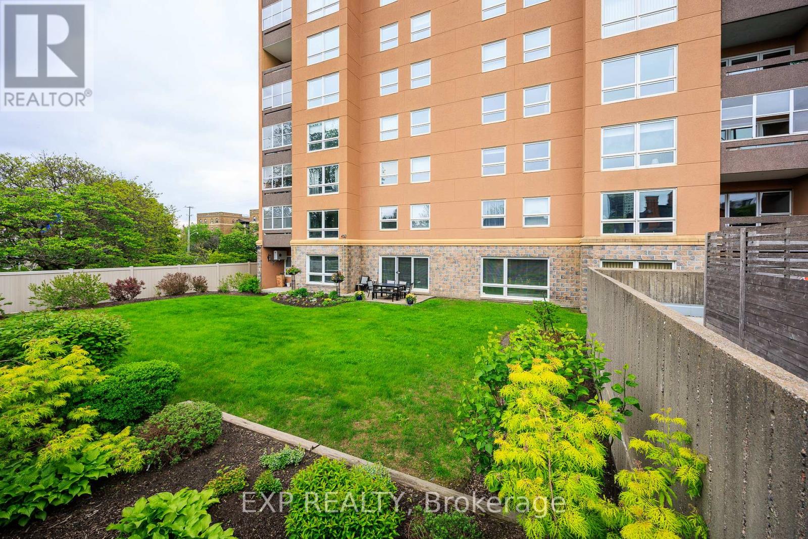 1003 - 373 Laurier Avenue E, Ottawa, Ontario  K1N 8X6 - Photo 10 - X12310325