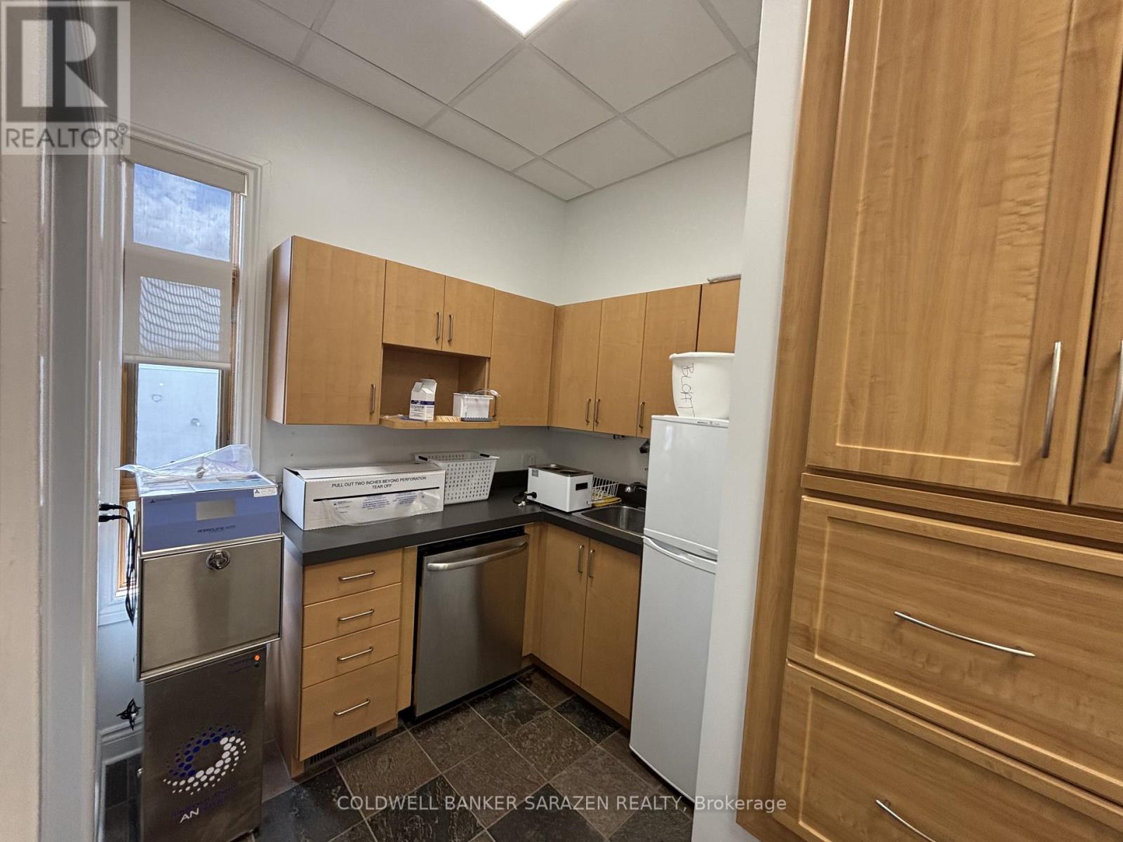 200 - 878 Boyd Avenue, Ottawa, Ontario  K2A 2E3 - Photo 17 - X12331920