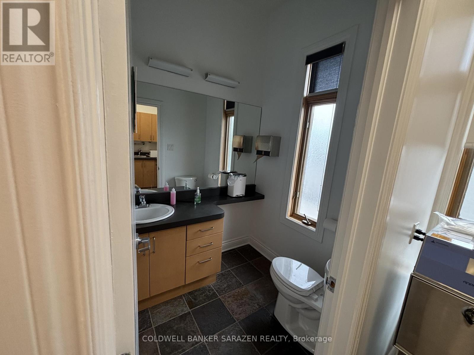 200 - 878 Boyd Avenue, Ottawa, Ontario  K2A 2E3 - Photo 18 - X12331920