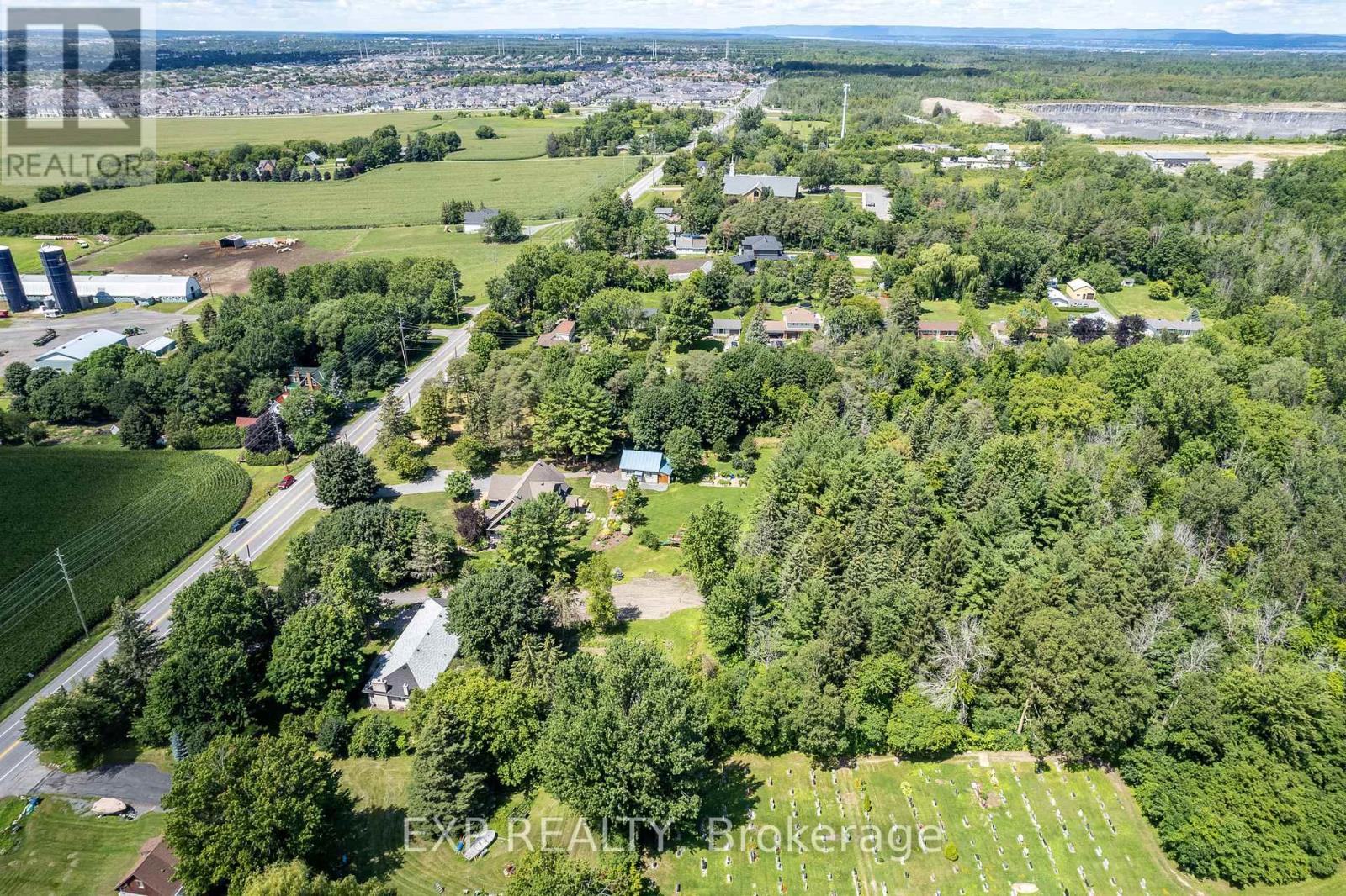 8 Khymer Court N, Ottawa, Ontario  K2R 1G2 - Photo 11 - X12338617
