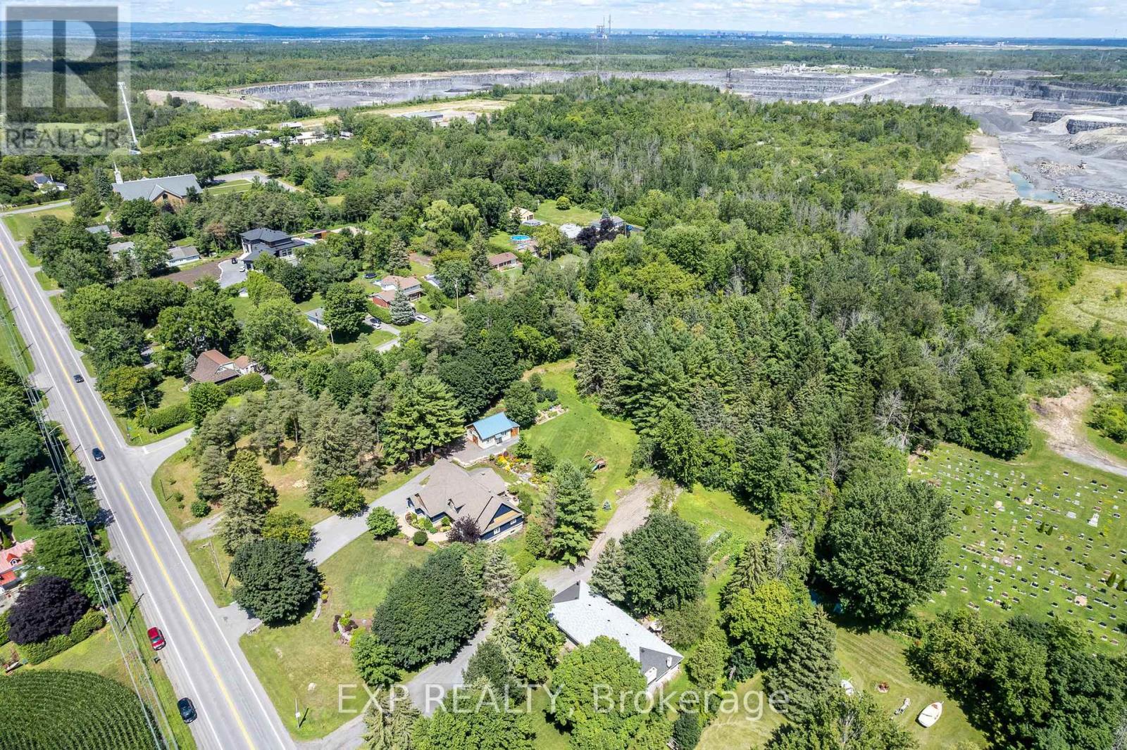 8 Khymer Court N, Ottawa, Ontario  K2R 1G2 - Photo 12 - X12338617