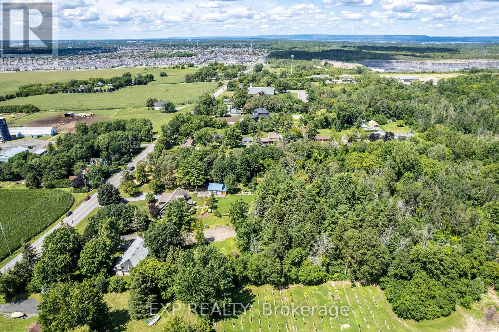 8 Khymer Court N, Ottawa, Ontario  K2R 1G2 - Photo 17 - X12338617