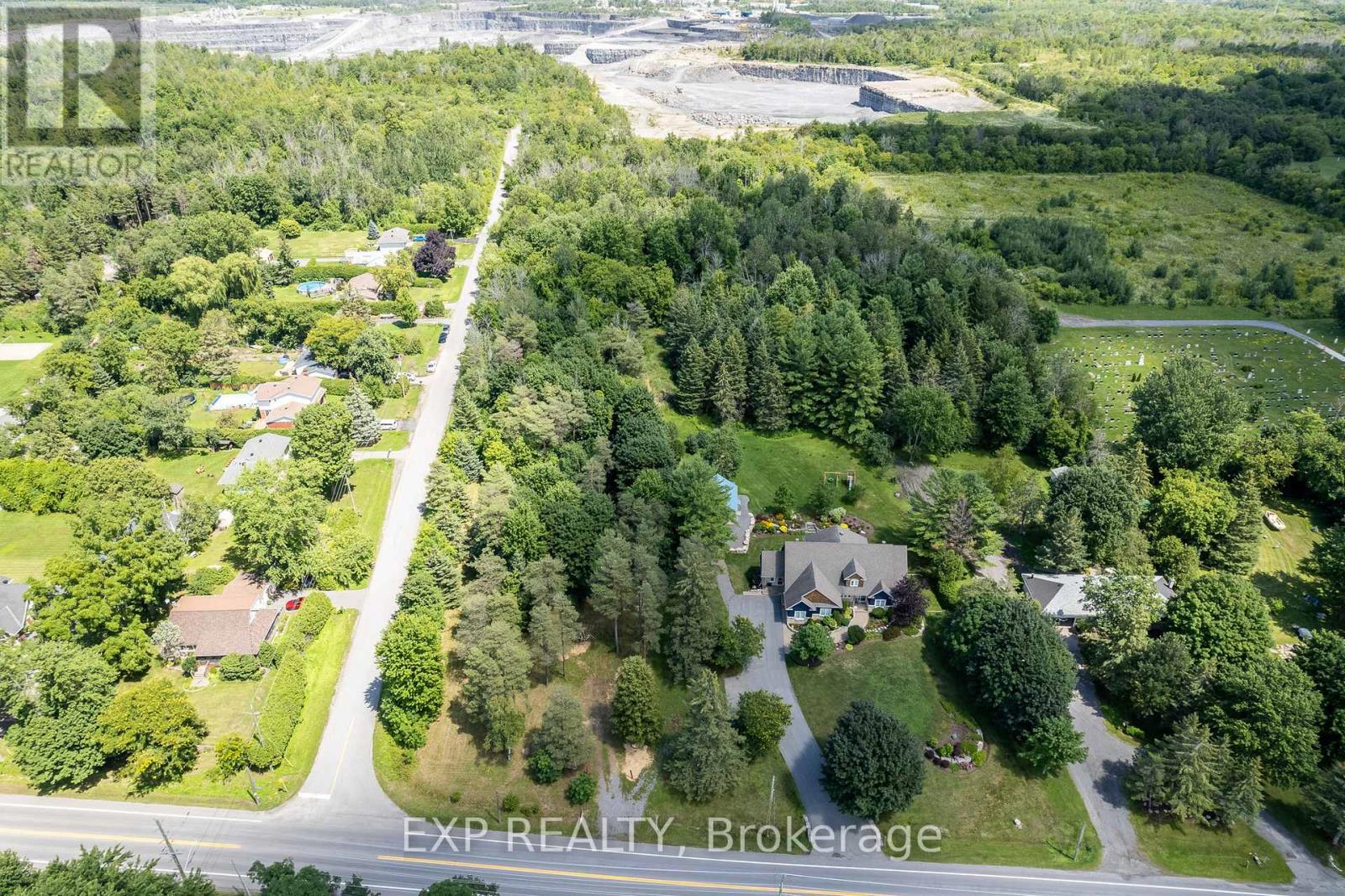 8 Khymer Court N, Ottawa, Ontario  K2R 1G2 - Photo 3 - X12338617