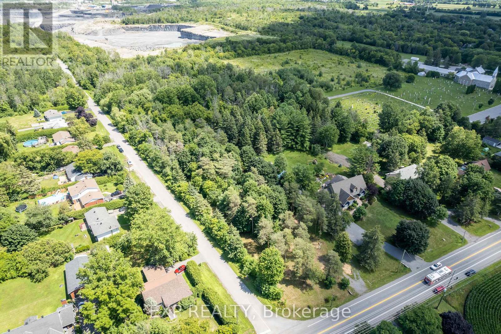 8 Khymer Court N, Ottawa, Ontario  K2R 1G2 - Photo 4 - X12338617