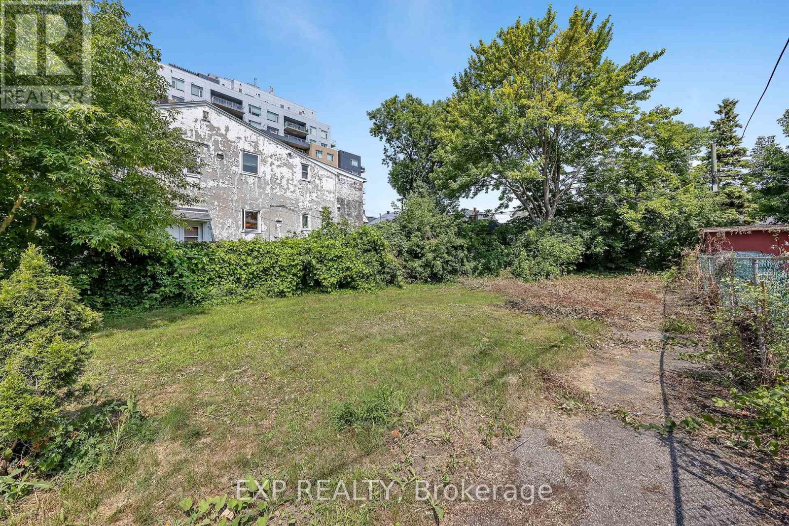 29 Marquette Avenue, Ottawa, Ontario  K1L 5K3 - Photo 4 - X12341275