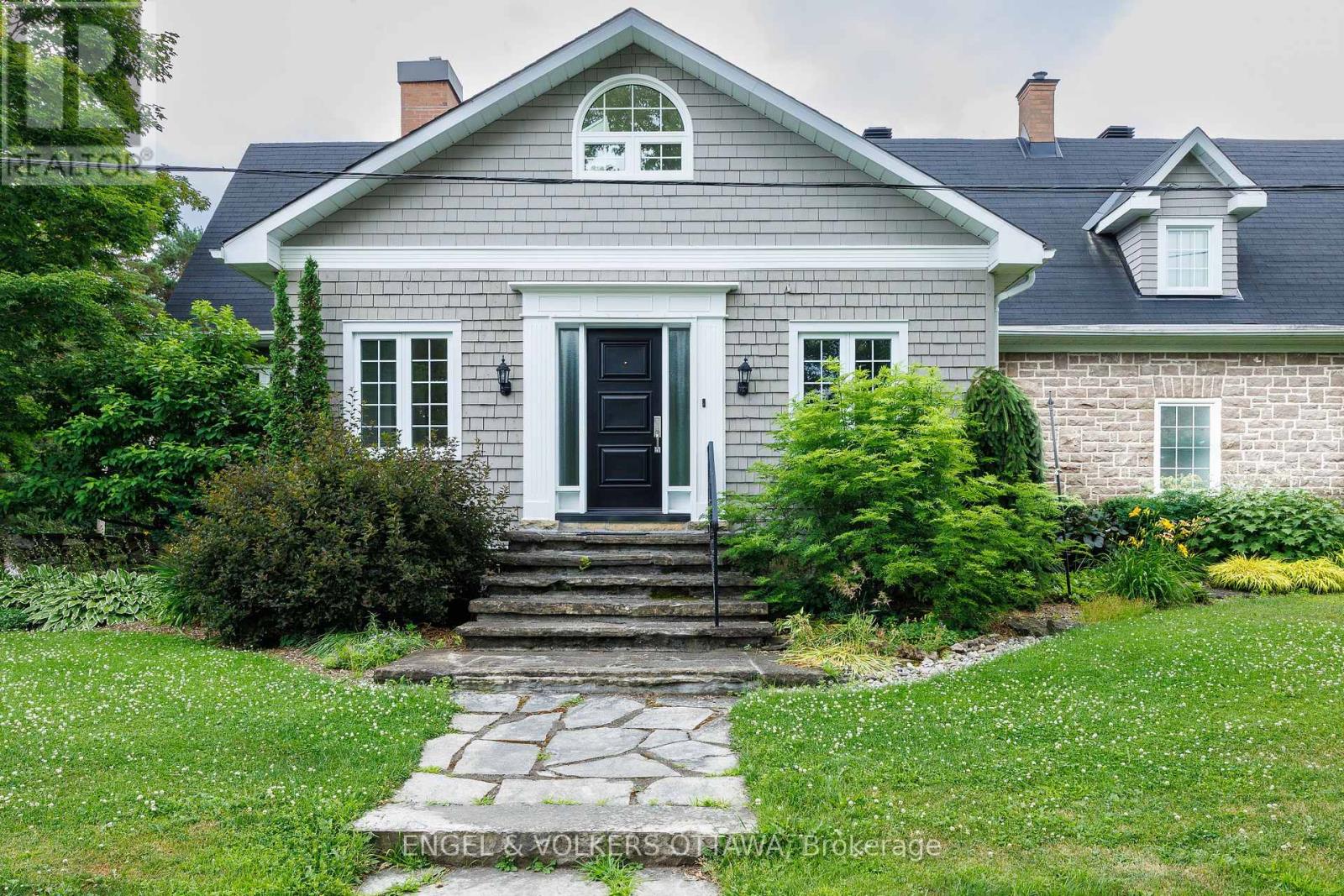 233 Strathburn Street, Mississippi Mills, Ontario  K0A 1A0 - Photo 1 - X12347080