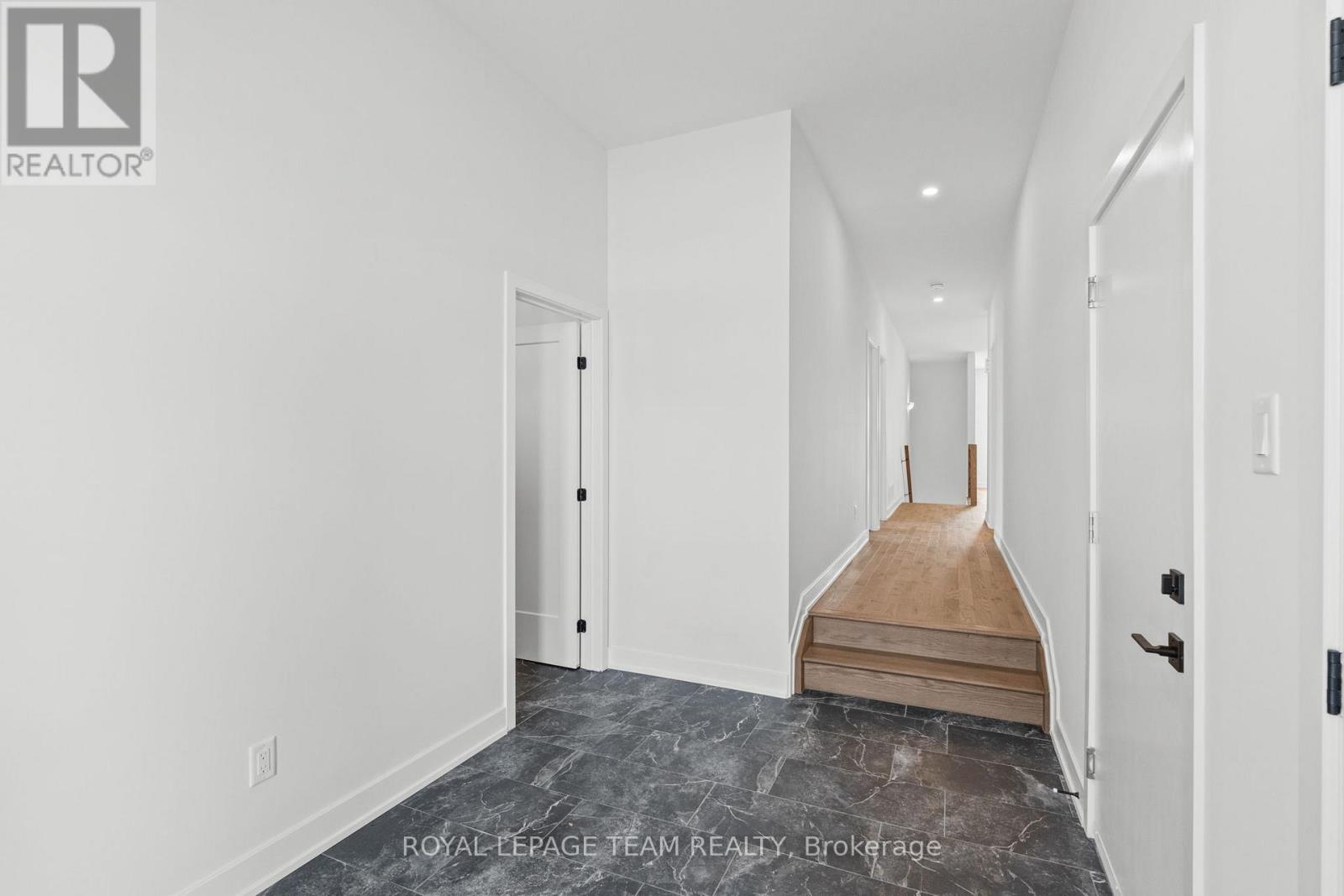 1076 Moore Street, Brockville, Ontario  K6V 0H2 - Photo 6 - X12347622