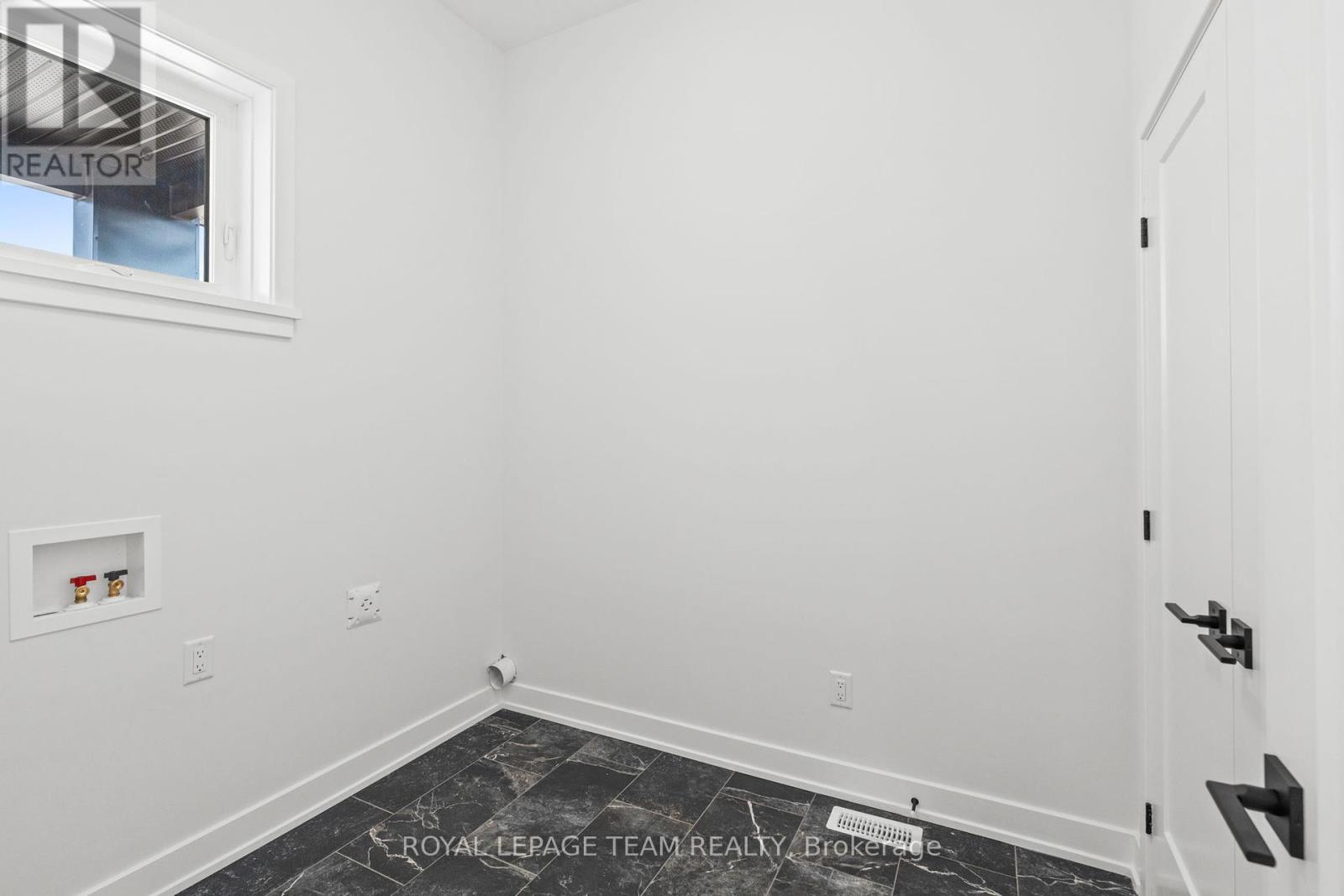1076 Moore Street, Brockville, Ontario  K6V 0H2 - Photo 7 - X12347622