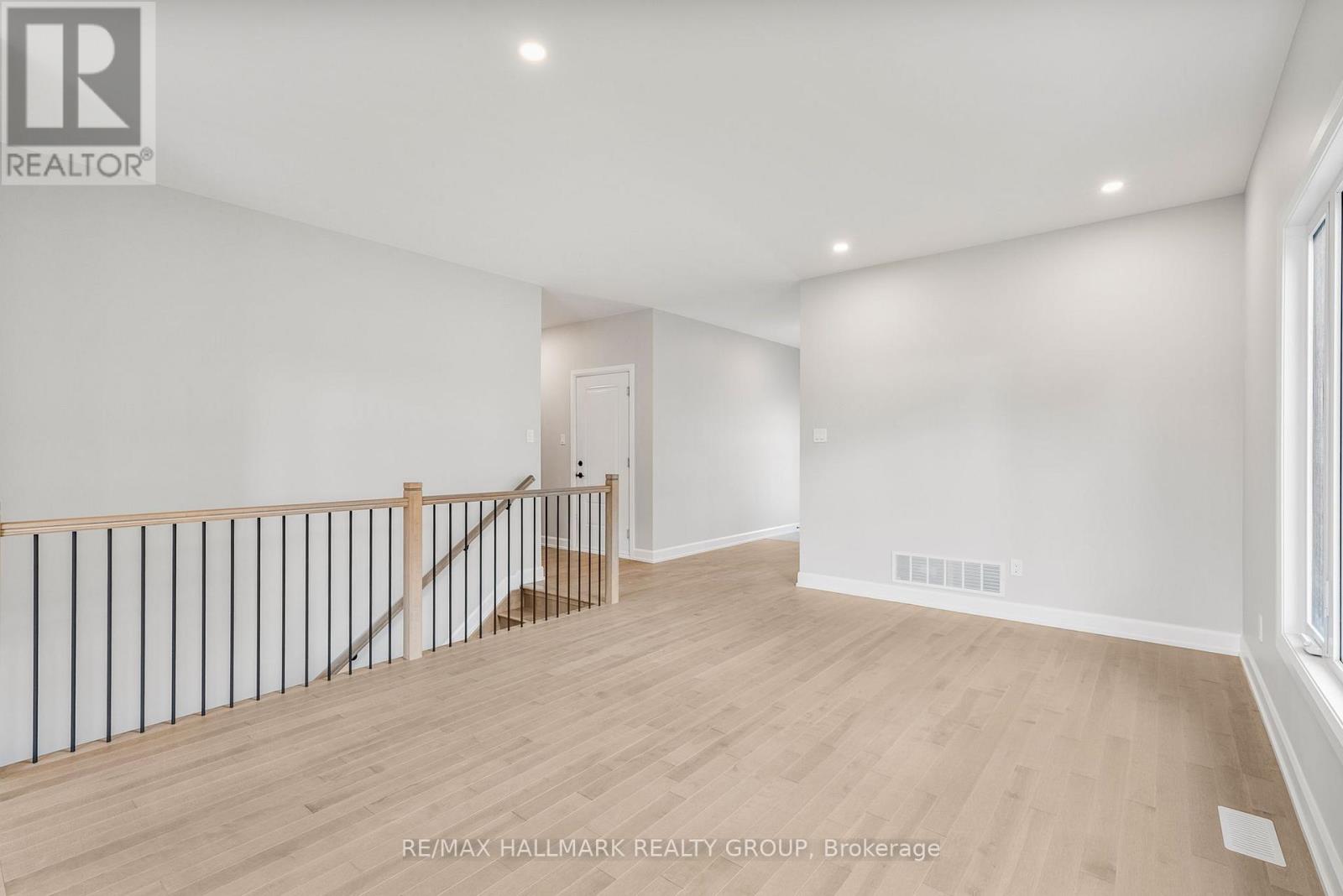 308 Zakari Street, Casselman, Ontario  K0A 1M0 - Photo 7 - X12369114