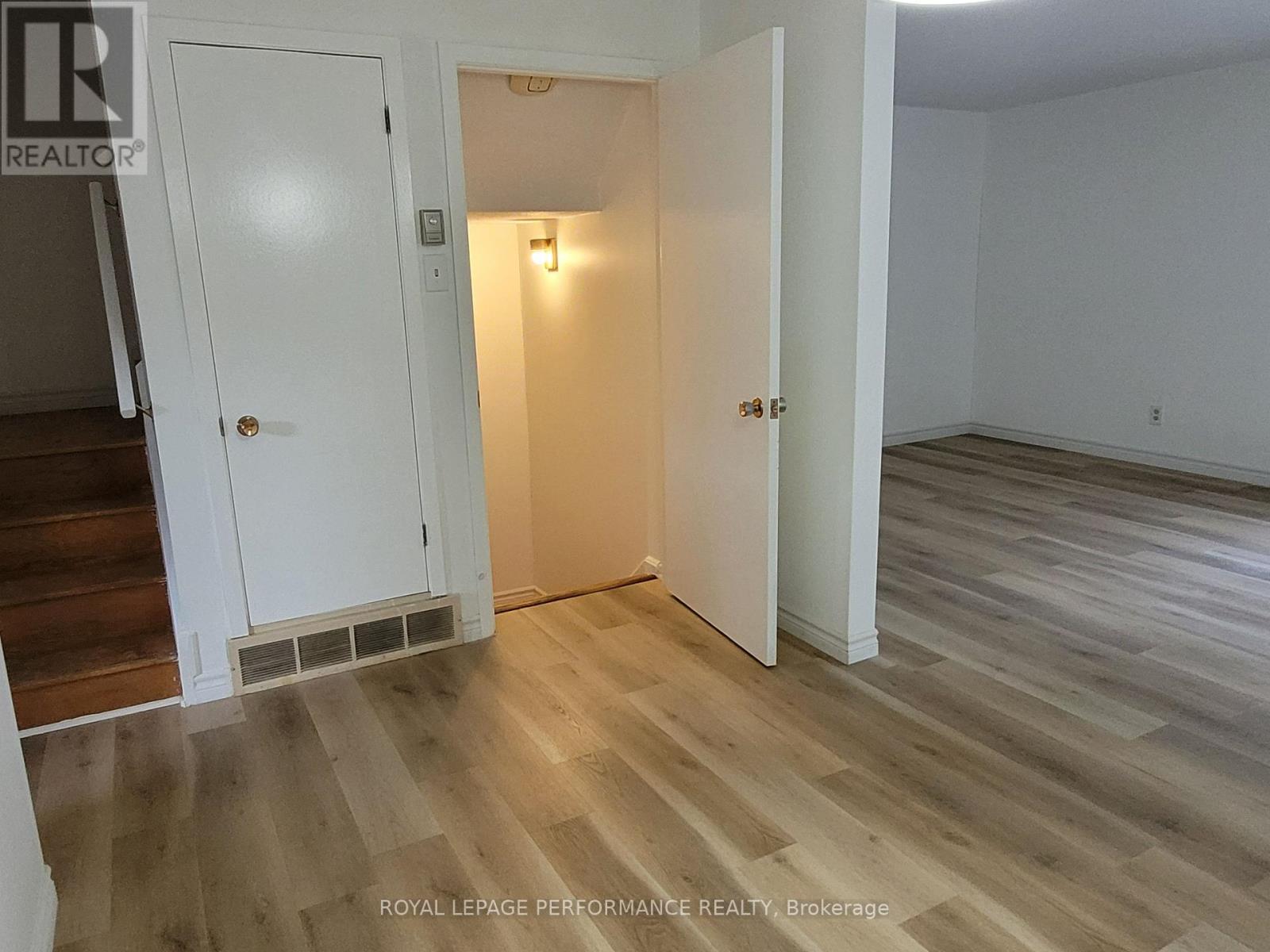 903j Elmsmere Road, Ottawa, Ontario  K1J 8G4 - Photo 15 - X12373086