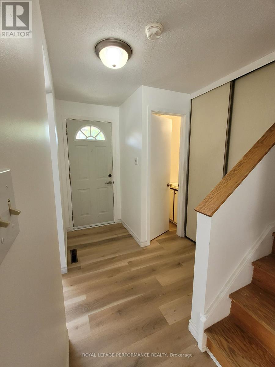 903j Elmsmere Road, Ottawa, Ontario  K1J 8G4 - Photo 2 - X12373086