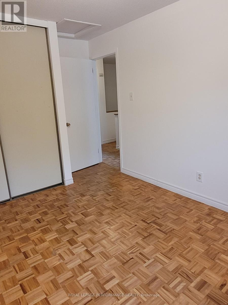 903j Elmsmere Road, Ottawa, Ontario  K1J 8G4 - Photo 23 - X12373086