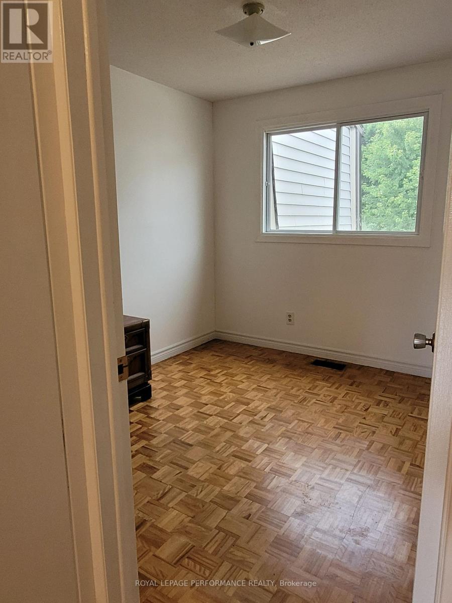903j Elmsmere Road, Ottawa, Ontario  K1J 8G4 - Photo 25 - X12373086