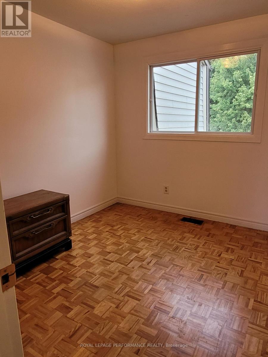 903j Elmsmere Road, Ottawa, Ontario  K1J 8G4 - Photo 26 - X12373086