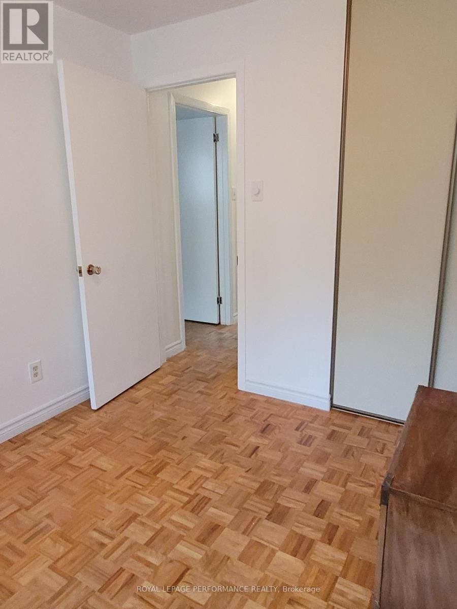 903j Elmsmere Road, Ottawa, Ontario  K1J 8G4 - Photo 28 - X12373086