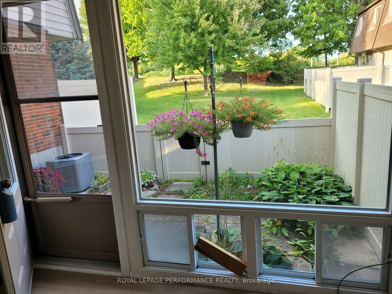 903j Elmsmere Road, Ottawa, Ontario  K1J 8G4 - Photo 33 - X12373086