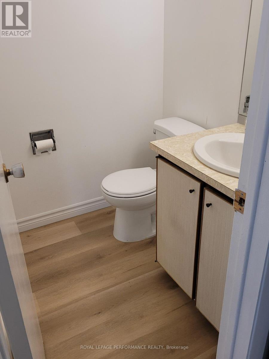 903j Elmsmere Road, Ottawa, Ontario  K1J 8G4 - Photo 8 - X12373086