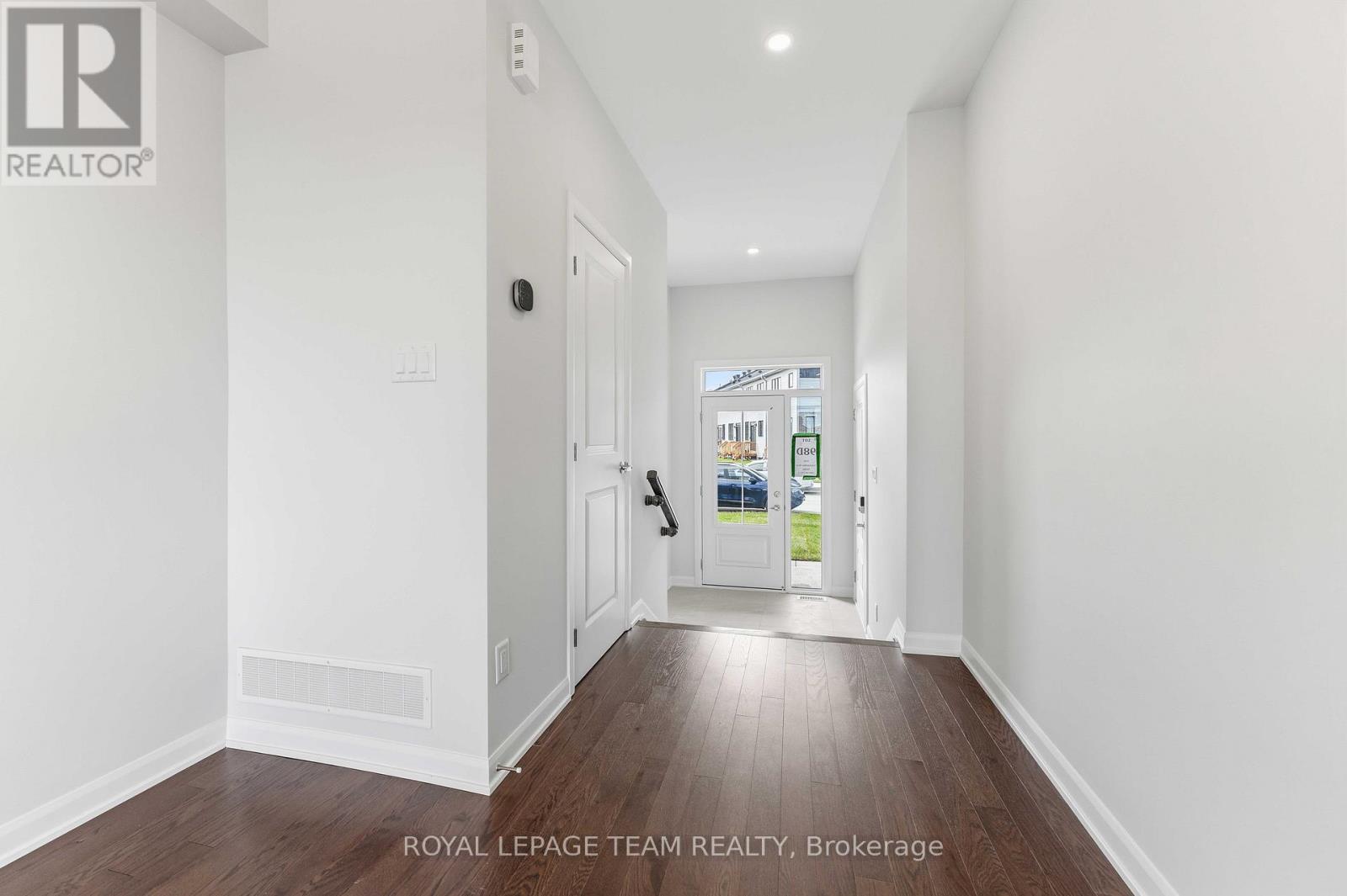 764 Fairline Row, Ottawa, Ontario  K2V 0V7 - Photo 2 - X12397890