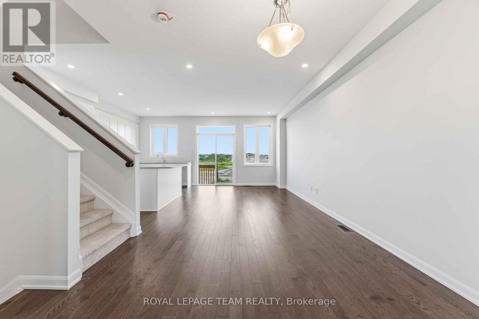 764 Fairline Row, Ottawa, Ontario  K2V 0V7 - Photo 4 - X12397890
