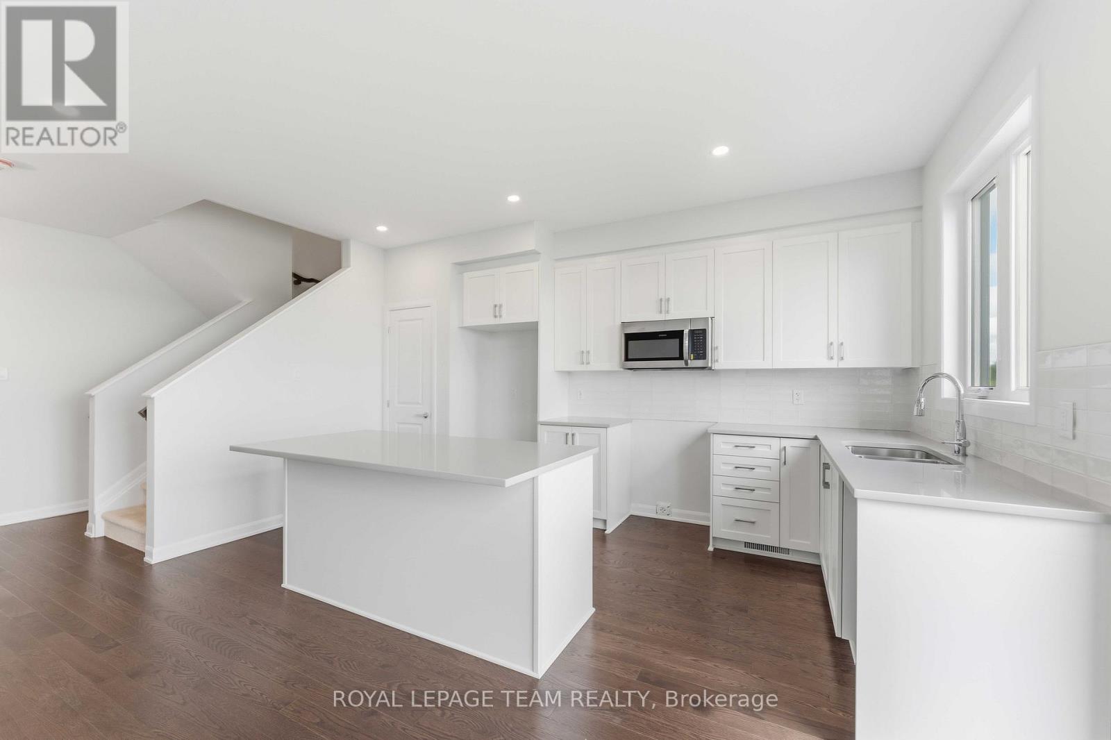 764 Fairline Row, Ottawa, Ontario  K2V 0V7 - Photo 7 - X12397890