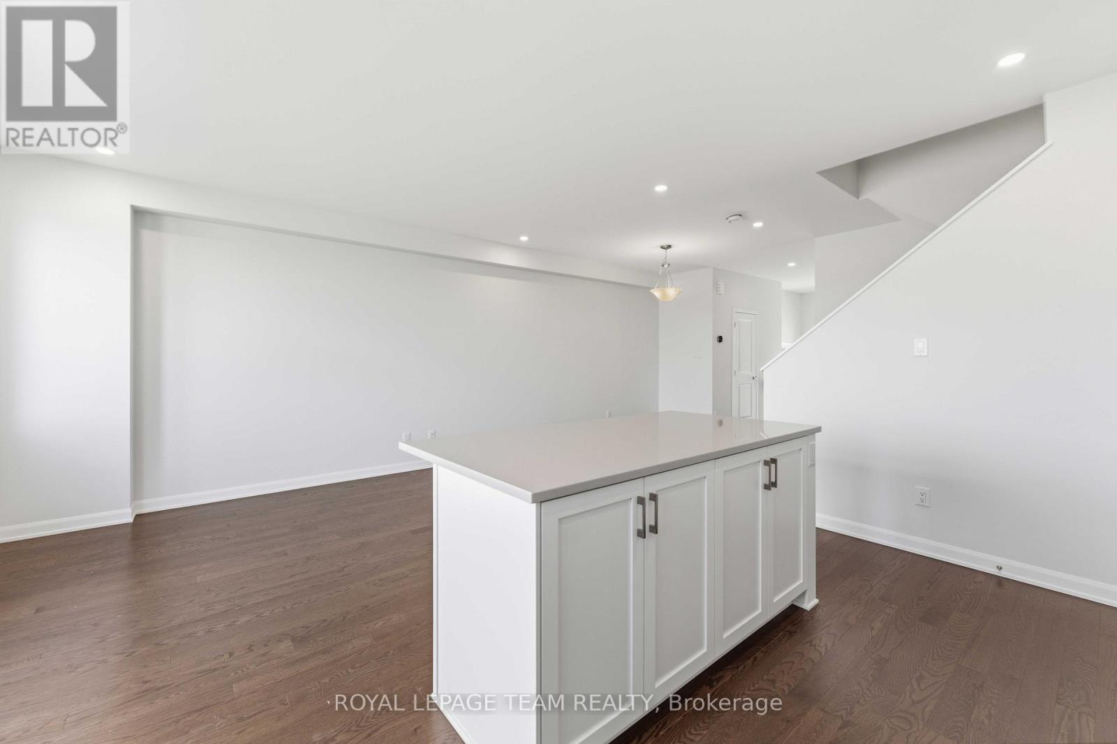 764 Fairline Row, Ottawa, Ontario  K2V 0V7 - Photo 9 - X12397890