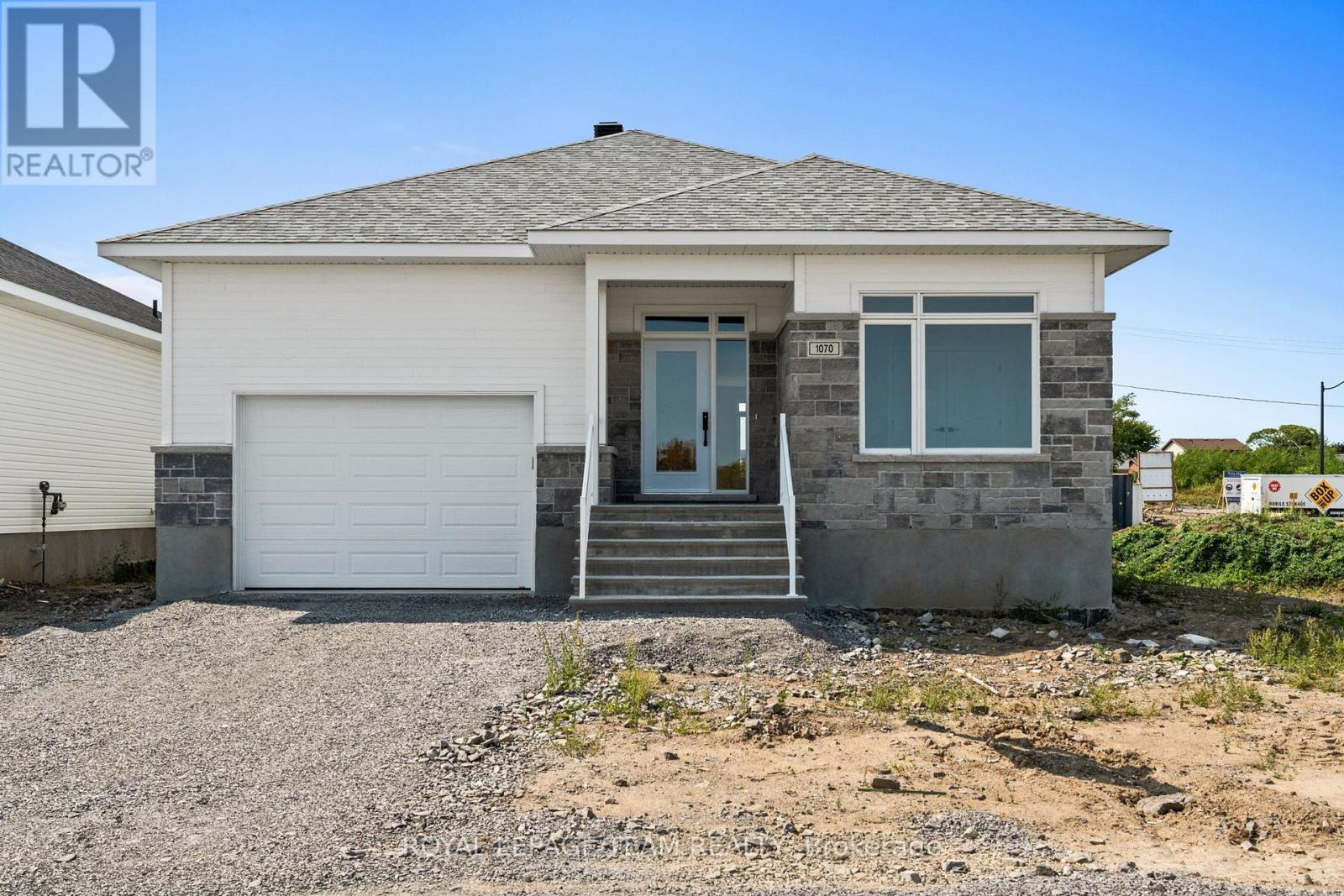 1070 Turner Drive, Brockville, Ontario  K6V 0G8 - Photo 1 - X12401021