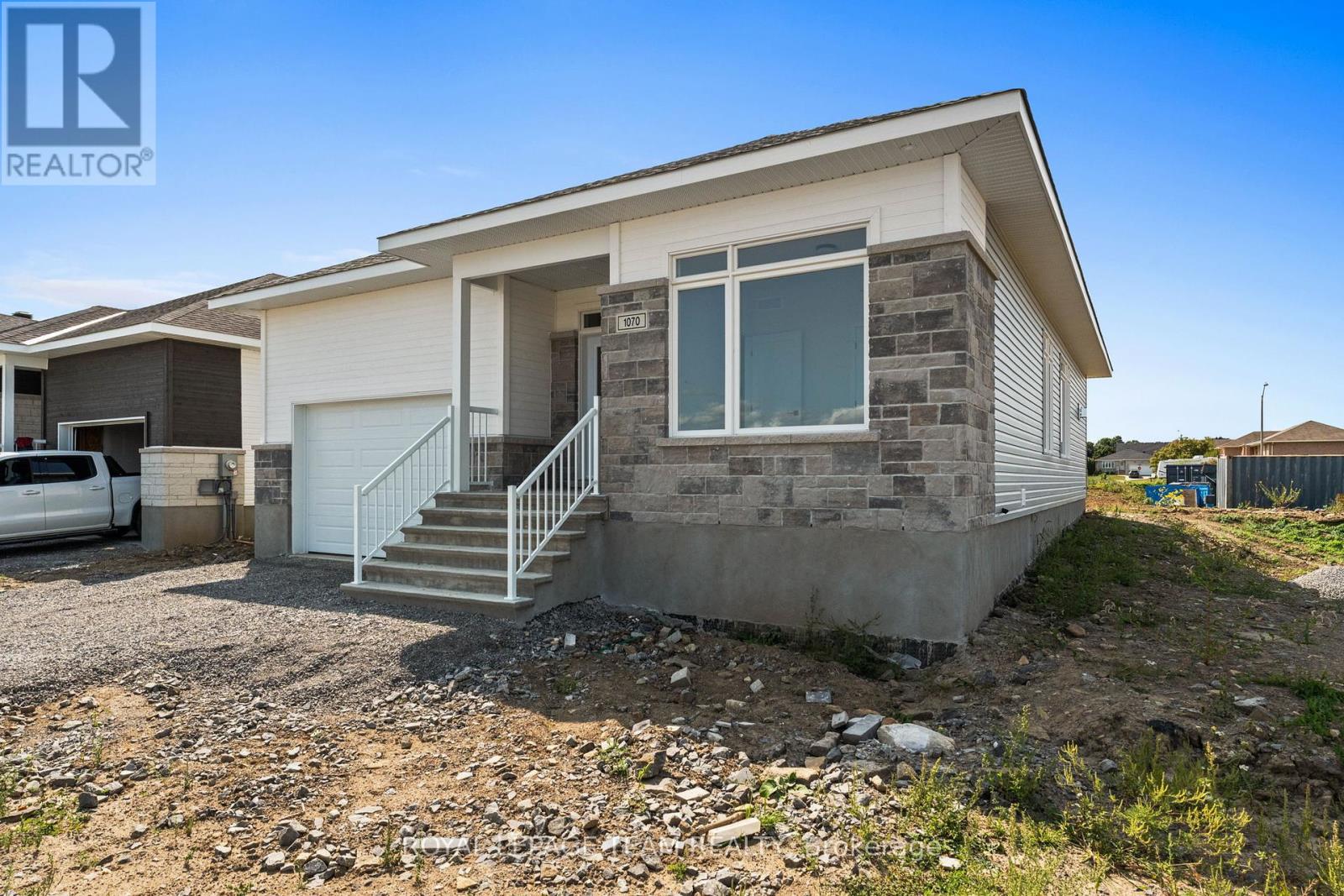 1070 Turner Drive, Brockville, Ontario  K6V 0G8 - Photo 3 - X12401021