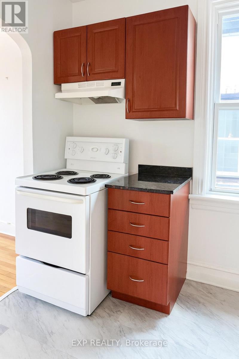 446 Cambridge Street S, Ottawa, Ontario  K1S 4H7 - Photo 6 - X12402102