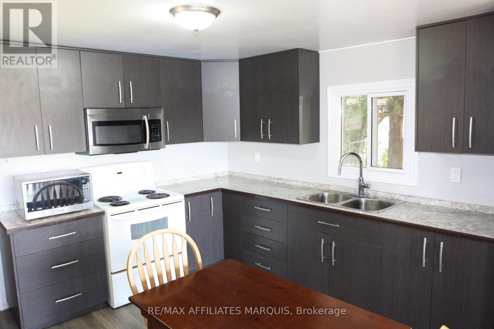 514 Jason Street N, Smiths Falls, Ontario  K7A 4S4 - Photo 3 - X12437603