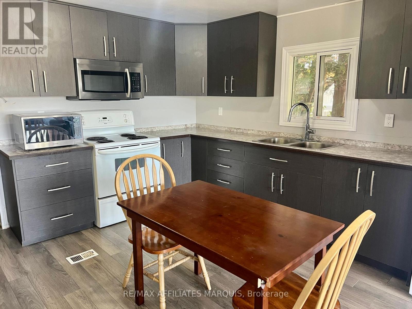 514 Jason Street N, Smiths Falls, Ontario  K7A 4S4 - Photo 5 - X12437603