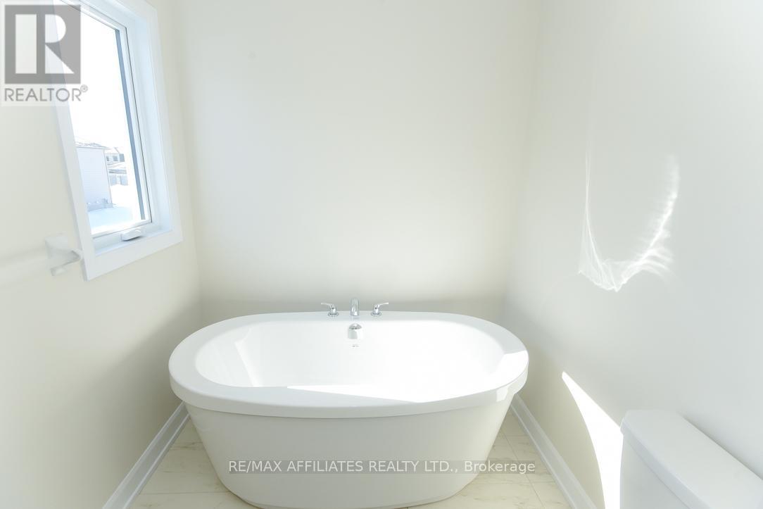 1055 Chablis Crescent, Russell, Ontario  K0A 1W0 - Photo 30 - X12438111