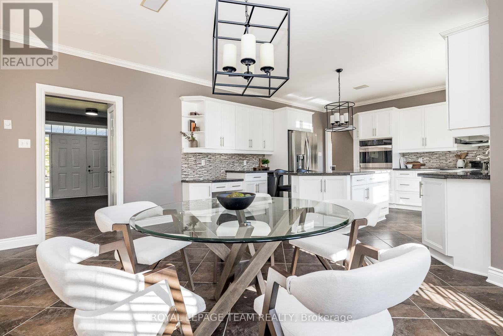 38 Marchvale Drive, Ottawa, Ontario  K2W 1C2 - Photo 13 - X12439353