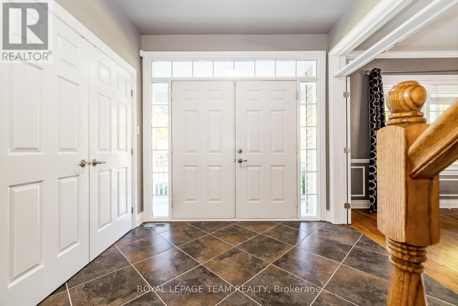 38 Marchvale Drive, Ottawa, Ontario  K2W 1C2 - Photo 4 - X12439353