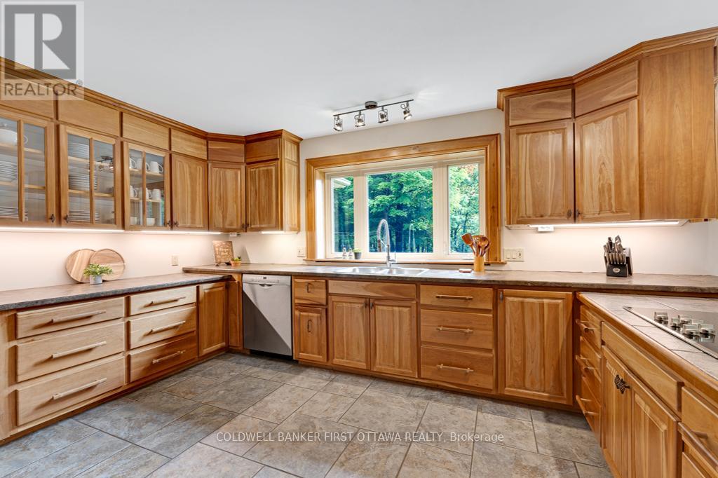 139 Sheil Drive, Drummond/north Elmsley, Ontario  K7H 0G7 - Photo 12 - X12442256