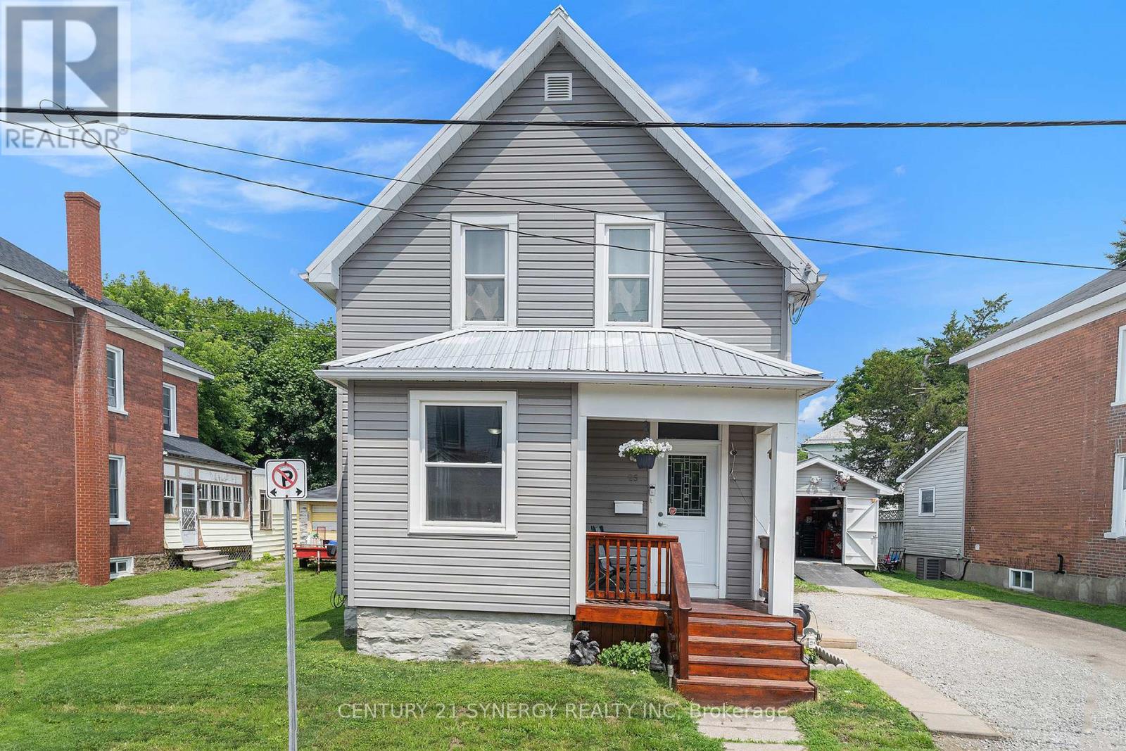 25 Kensington Avenue, Smiths Falls, Ontario  K7A 2K6 - Photo 2 - X12448324
