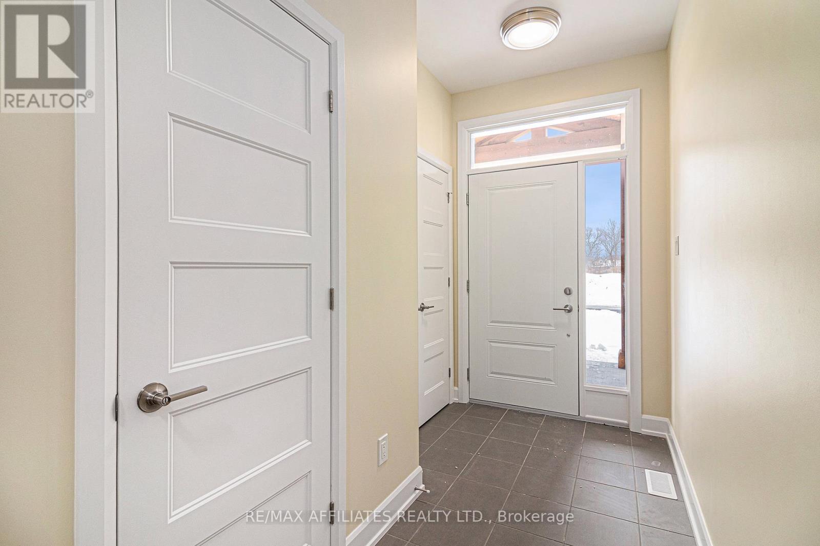 353 Voyageur Place, Russell, Ontario  K0A 1W0 - Photo 2 - X12460961