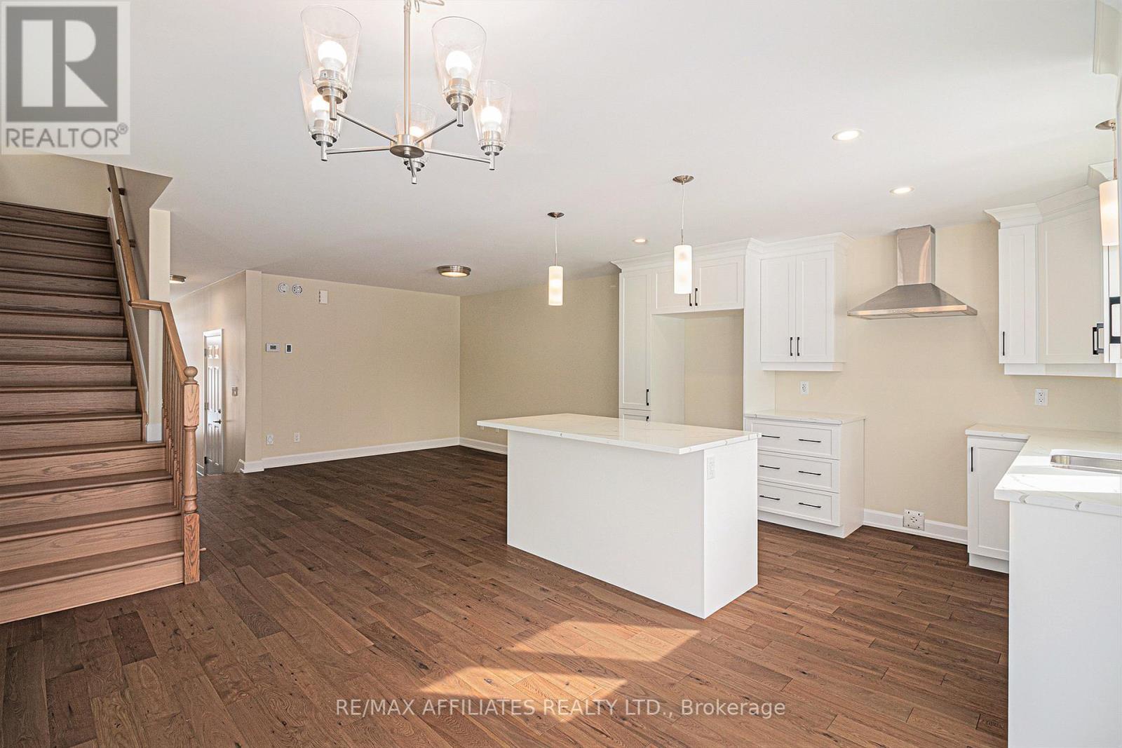 353 Voyageur Place, Russell, Ontario  K0A 1W0 - Photo 5 - X12460961