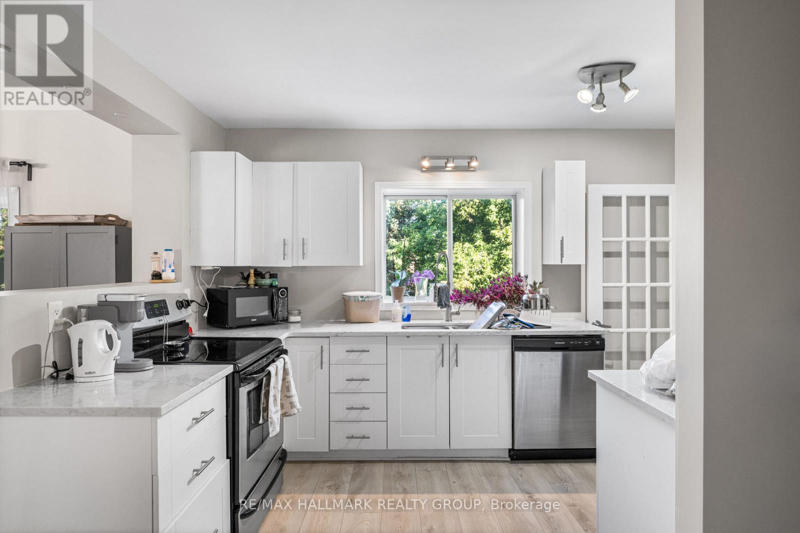 1305 Dorchester Avenue, Ottawa, Ontario  K1Z 8E8 - Photo 12 - X12464508