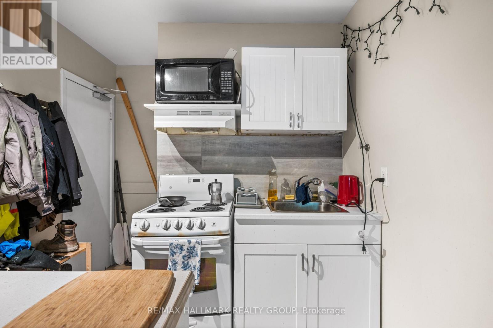 1305 Dorchester Avenue, Ottawa, Ontario  K1Z 8E8 - Photo 18 - X12464508